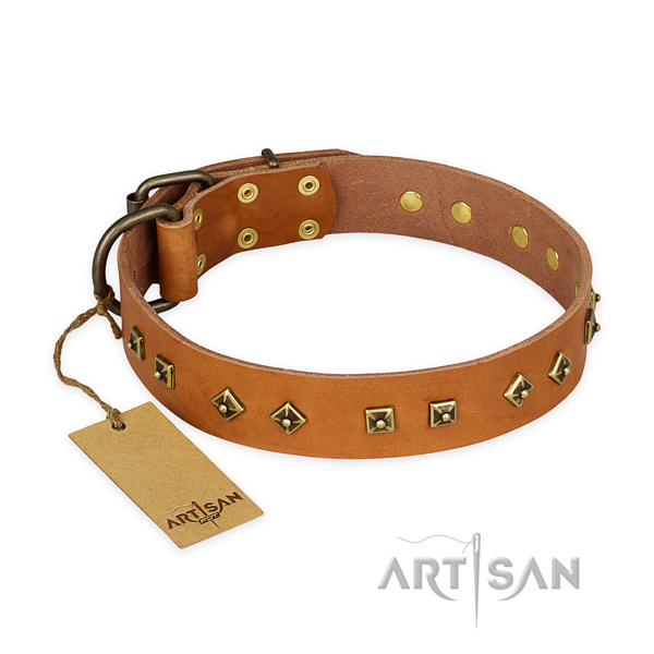 Comfortable genuine leather dog collar with corrosion proof traditional buckle